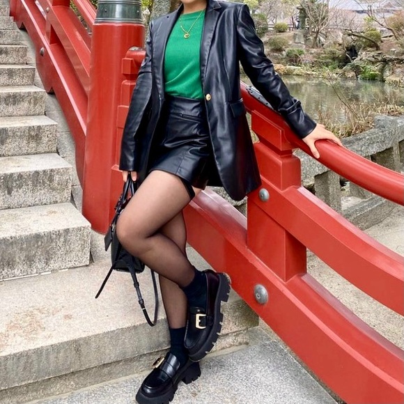 Zara faux leather blazer with gold button - Picture 10 of 15